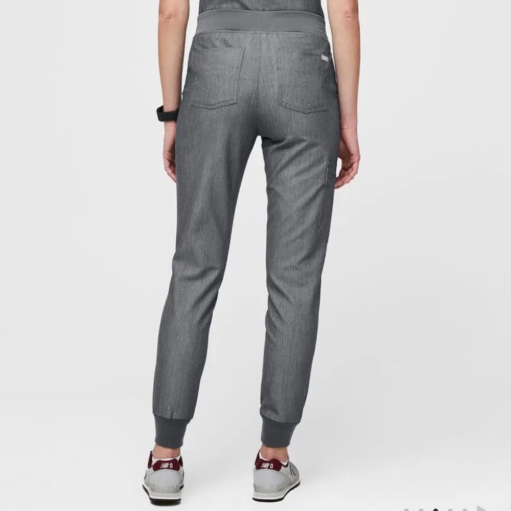 Figs Zamora Jogger Scrub Pants - Picture 3 of 13